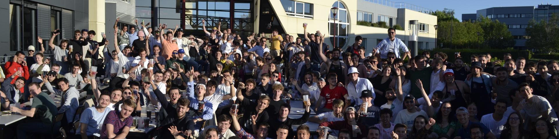 Photo de groupe du méchoui
