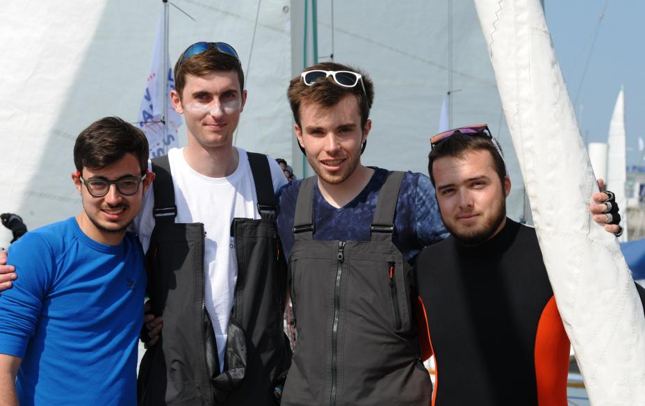Photo avec les élèves ayant participé à l'énénement